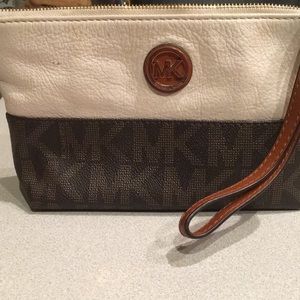 Michael kors makeup pouch